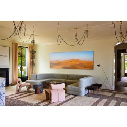 Photo d'un cadre mural sur-mesure, dans un salon design